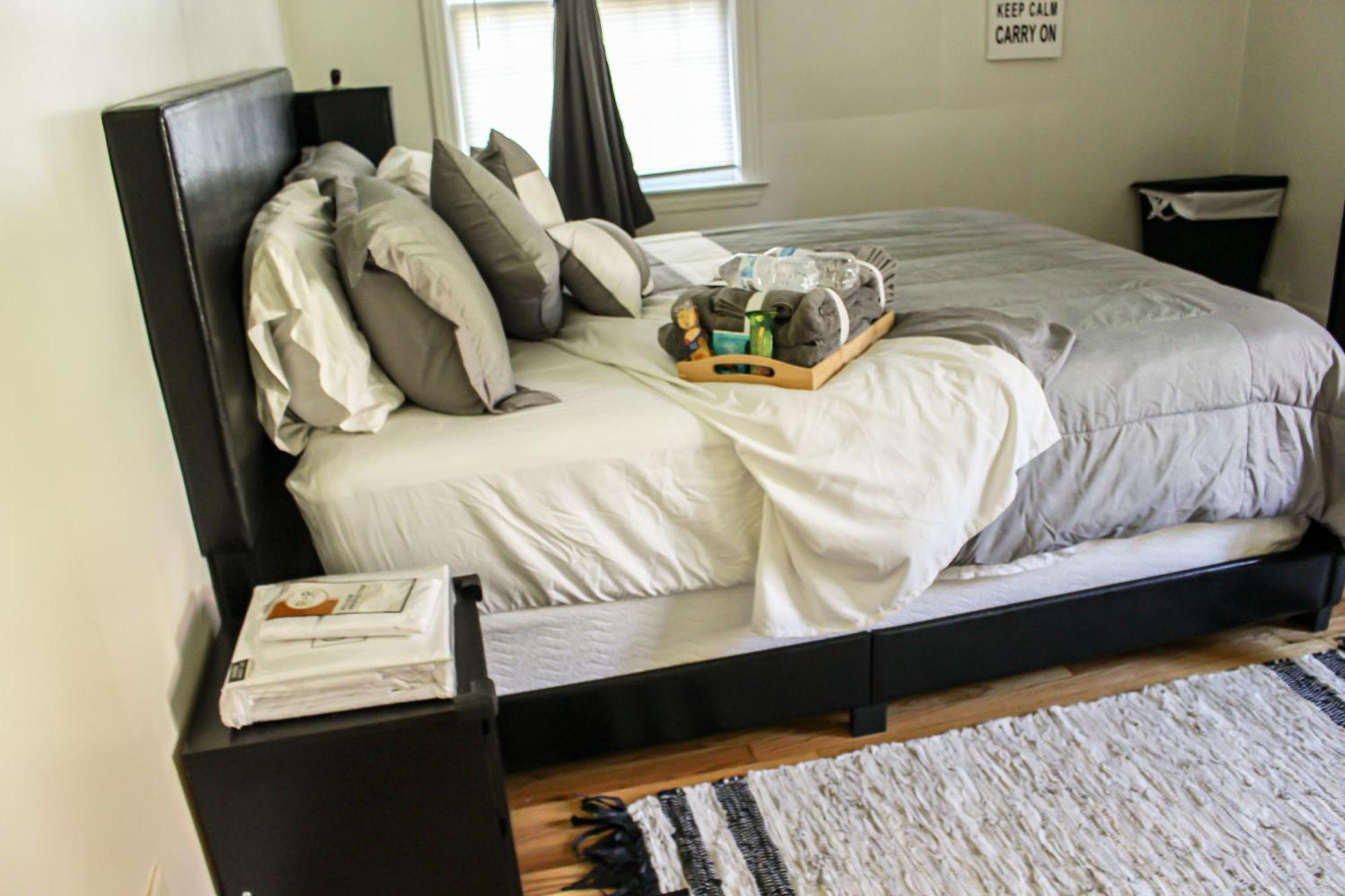 Master Bedroom In Home Away From Home Detroit Exterior foto